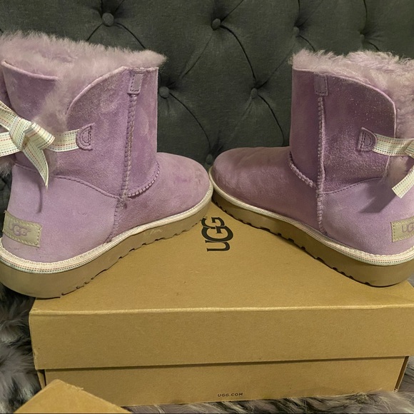 Ugg RARE lavender w/mini Bailey bow! Like new! - Picture 8 of 14